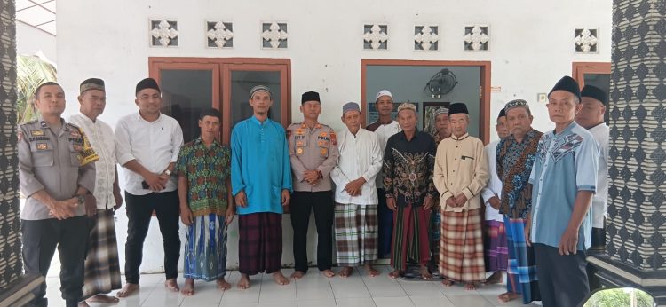 Jaga Kondusivitas Wilayah, Polsek Silou Kahean Kawal Ibadah Salat Jumat di Nagori Silau Dunia.