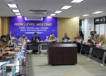 Wali Kota Pematangsiantar Wesly Silalahi, SH, MKn Hadiri High Level Meeting (HLM) Tim Pengendalian Inflasi Daerah (TPID), Tim Percepatan dan Perluasan Digitalisasi Daerah (TP2DD), dan Tim Percepatan Akses Keuangan Daerah (TPAKD) Dalam Rangka Menjaga Stabilitas Inflasi Daerah Serta Percepatan.