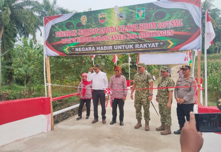 Wakili Kapolres Simalungun Kapolsek Gunung Malela Hadiri Peresmian Jembatan Garuda: Komitmen Polri Mendukung Pembangunan Infrastruktur Nasional.