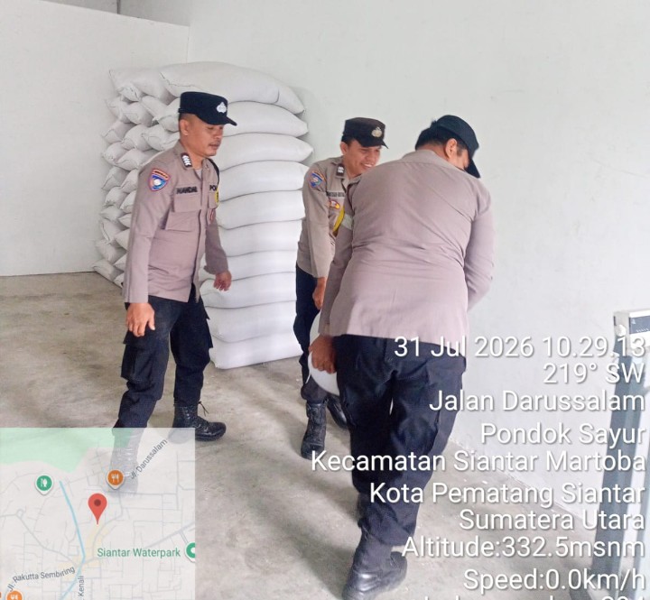 Bhabinkamtibmas Bersama Petani Binaan Jual Jagung Ke Bulog Cabang Pematangsiantar.