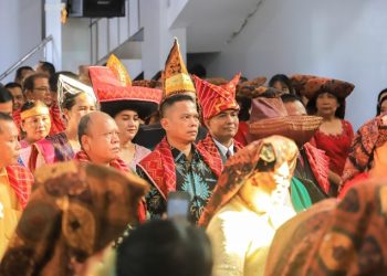 Wali Kota Pematangsiantar Wesly Silalahi, SH, MKn Diwakili Sekda Junaedi Antonius Sitanggang, SSTP, MSi Hadiri Kerja Rani Gereja Batak Karo Protestan (GBKP) Runggun (Rg).