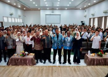 Wali Kota Pematangsiantar Wesly Silalahi, SH, MKn Diwakili Asisten Pemerintahan dan Kesejahteraan Rakyat (Kesra) Fidelis Edy Suranta Sembiring, SSTP, MSi Buka Seminar Entrepreneurship Bertajuk ‘Youth Today, Leader Tomorrow’.