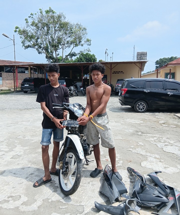Reaksi Cepat Polsek Dolok Batu Nanggar, Motor Curian Ditemukan di Kebun Sawit, Dua Bersaudara Diringkus.