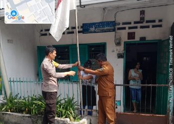 Polsek Siantar Utara Bersama Lurah Himbau Warganya Untuk Memasang Bendera Merah Putih.