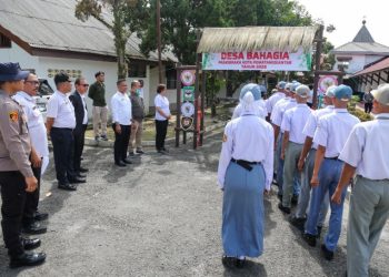 Wali Kota Pematangsiantar Wesly Silalahi, SH, MKn diwakili Sekda Junaedi Antonius Sitanggang, SSTP, MSi Menjadi Pembina Upacara Pembukaan Pemusatan Latihan Calon Paskibraka Kota Pematangsiantar Tahun 2026.