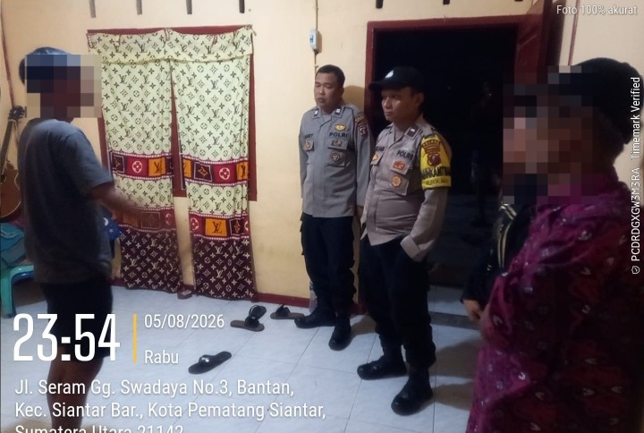 Tindak Lanjuti Laporan CC 110, Polsek Siantar Barat Cek TKP Dugaan KDRT di Gang Swadaya.