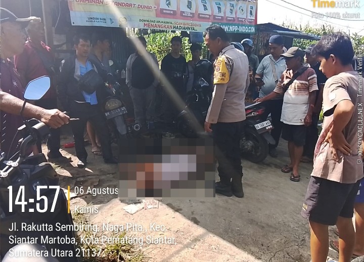 Polsek Siantar Martoba Cek TKP Adanya Warga Tidak Sadarkan Diri di Jalan Darussalam.