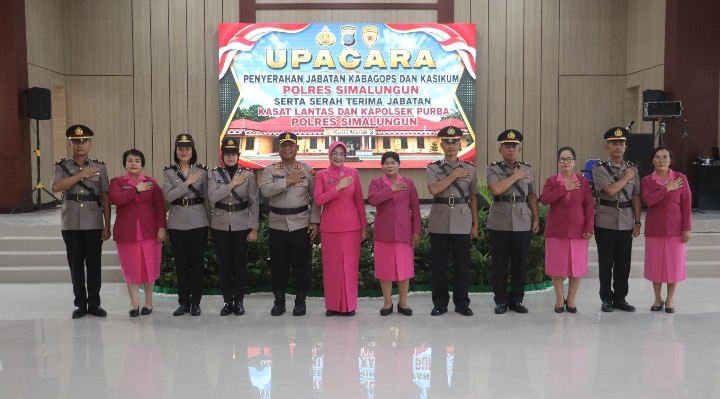 Regenerasi Kepemimpinan, Kapolres Simalungun Pimpin Sertijab Empat Jabatan Strategis di Aula Tathya Dharaka.