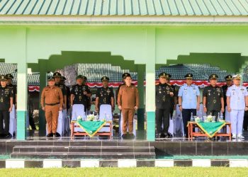 Wali Kota Pematangsiantar Wesly Silalahi, SH, MKn Diwakili Staf Ahli Bidang Pembangunan Muhammad Hamdani Lubis, SH Hadiri Upacara Penutupan Dikmaba Inf TNI AD Gelombang II TA 2026 di Lapangan Jenderal Soedirman Rindam I/Bukit Barisan (BB).