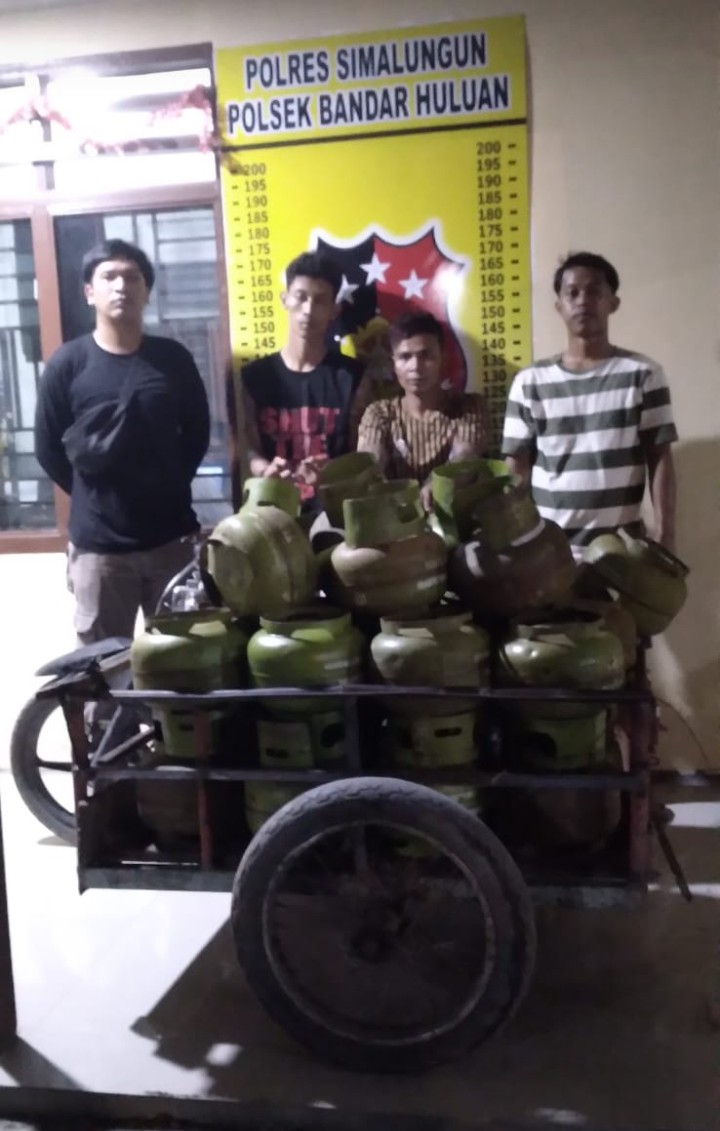 Polsek Bandar Huluan Bekuk Dua Terduga Pelaku Pencurian 34 Tabung Gas LPG 3 Kg.