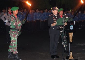 Kapolres Pematangsiantar Pimpin Apel Kehormatan dan Renungan Suci HUT Ke - 81 RI di Taman Makam Pahlawan.