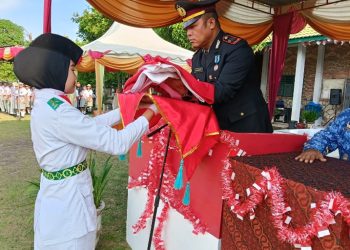 Merah Putih Diturunkan Dengan Khidmat, Polsek Bandar Huluan Pastikan Upacara HUT RI Ke - 81 Berlangsung Aman.