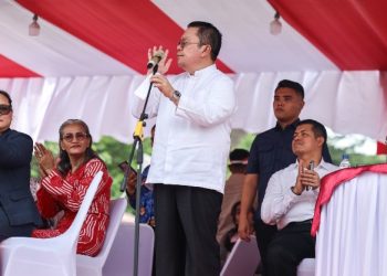 Walikota Pematangsiantar Wesly Silalahi Melepas Peserta Karnaval Dalam Rangka HUT Keerdekaan RI Yang Ke - 81.