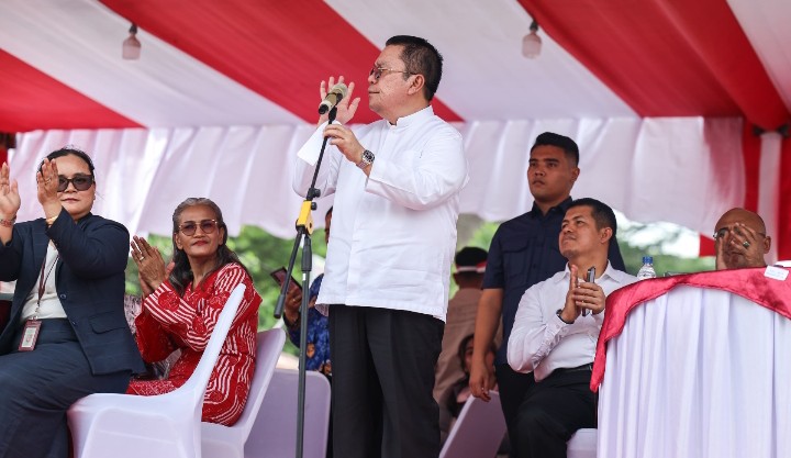 Walikota Pematangsiantar Wesly Silalahi Melepas Peserta Karnaval Dalam Rangka HUT Keerdekaan RI Yang Ke - 81.