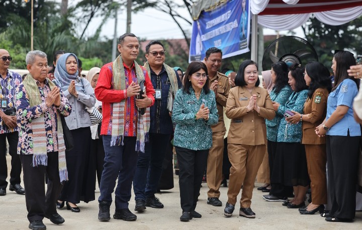 Ketua TP PKK Kota Pematangsiantar Ny Liswati Wesly Silalahi Sambut Tim Evaluasi Lomba IVA Test Tingkat Provinsi Sumut Tahun 2026 di Kecamatan Siantar Selatan.