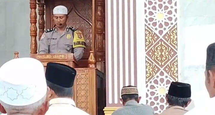 Jadi Khatib Jumat, Bhabinkamtibmas Polsek Bosar Maligas Ajak Jamaah Jaga Kedamaian, Persaudaraan & Toleransi.