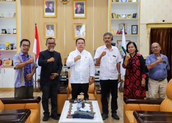 Wali Kota Pematangsiantar Wesly Silalahi, SH, MKn Menerima Audiensi Panitia Sudirman Cup 7 & Panitia Pesta Olob - Olob 123 Resort Siantar GKPS Jalan Sudirman.