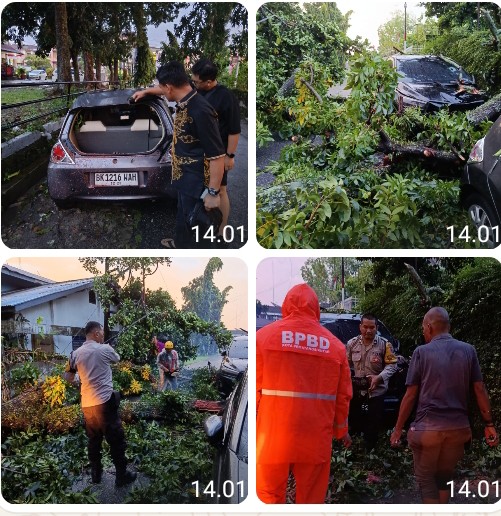 Polsek Siantar Timur Bersihkan Pohon Tumbang di Jalan Danau Maninjau.