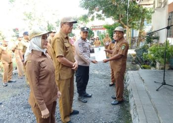 Bhabinkamtibmas Kelurahan Bah Sorma Polsek Siantar Martoba Terima Piagam Penghargaan Dari Camat Siantar Sitalasari.