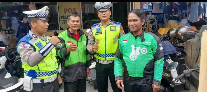 Sat Lantas Polres Pematangsiantar Sosialisasi Tertib Berlalu Lintas kepada Pengendara Ojol.