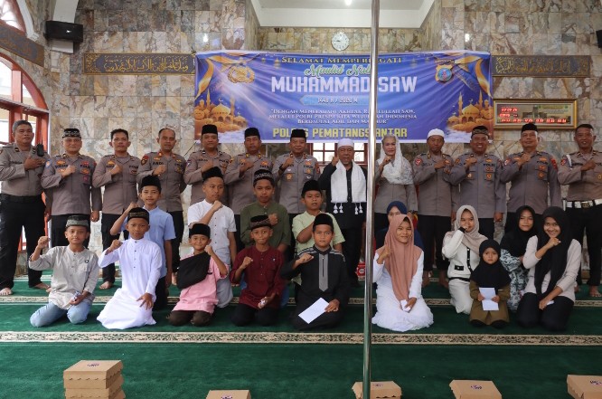 Maulid Nabi di Masjid Safarul Qadri, Kapolres Pematangsiantar Ajak Personel Teladani Akhlak Rasulullah.