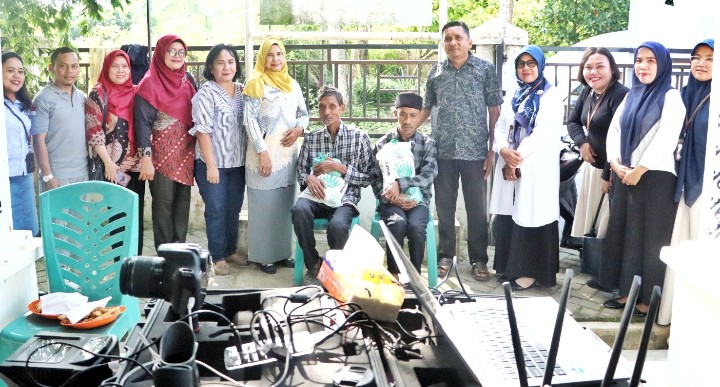 Warga Disabilitas Amansari Dapat Pelayanan Perekaman KTP-el di Rumah Dari Pemkab Simalungun.
