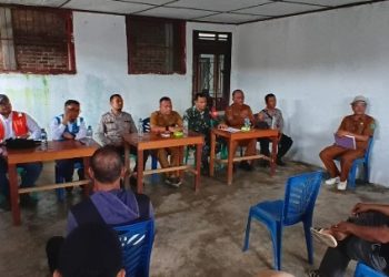 Polsek Silou Kahean Hadiri Musyawarah Pemasangan Tiang Listrik, Polisi Dorong Penyelesaian Persoalan Secara Humanis.
