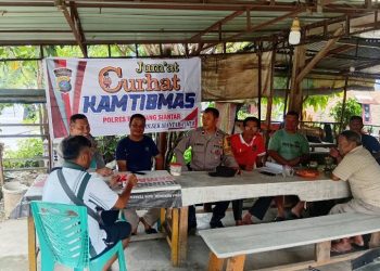 Bhabinkamtibmas Polsek Siantar Timur Jum'at Curhat Kamtibmas di Jalan Renville.