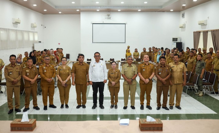Wali Kota Pematangsiantar Wesly Silalahi, SH, MKn Diwakili Staf Ahli Bidang Pemerintahan Dra. Happy Oikumenis Daely Buka Forum Group Discussion (FGD) Penyusunan Draft Perwa Pematangsiantar Tentang Penyelenggaraan Prasarana, Sarana & Utilitas Umum (PSU) Perumahan dan Kaveling Komersial Perumahan.
