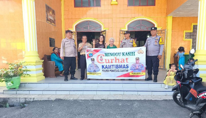 Polsek Siantar Marihat Minggu Kasih Curhat Kamtibmas di Gereja HKBP Siantar Sawah.