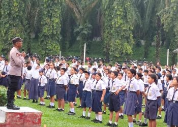 Police Go to School, Polsek Silou Kahean Beri Edukasi Lalu Lintas dan Bahaya Narkoba Ke Siswa SMP Negeri 1.