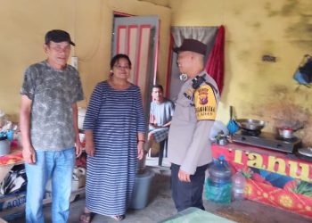 Bhabinkamtibmas Polsek Siantar Marihat Sambang Kamtibmas Antisipasi Curanmor di Jalan Parapat.