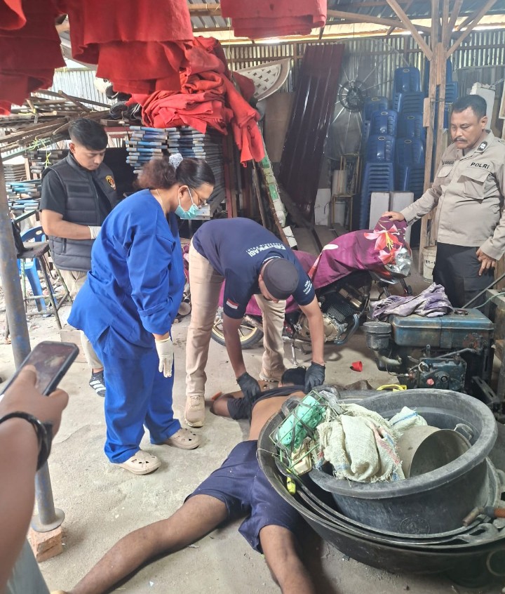 Tim INAFIS dan Polsek Bandar Huluan Profesional Tangani Temuan Mayat di Marihat Bandar.
