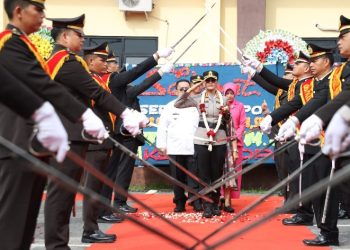 Tongkat Komando Berganti, Pedang Pora Warnai Perpisahan Kapolres Pematangsiantar.
