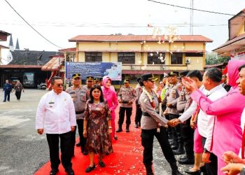 Wali Kota Pematangsiantar Wesly Silalahi SH MKn Hadiri Farawell Parade & Tradisi Pedang Pora Pergantian Pucuk Pimpinan Polres Pematangsiantar.