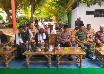Wakili Kapolsek, Panit Lantas & Bhabinkamtibmas Tanah Jawa Hadiri Peringatan Maulid Nabi di Ponpes Daaruttauhid Ahlillah.