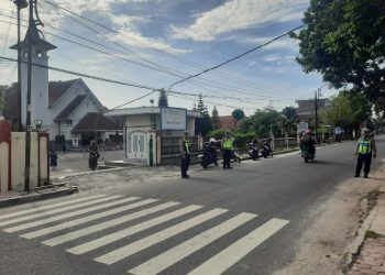 Sat Lantas Polres Pematangsiantar Patroli Gereja Ciptakan Rasa Aman & Nyaman Jemaat Beribadah.