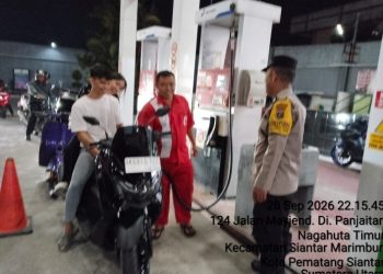 Bhabinkamtibmas Polsek Siantar Marihat Monitoring Penyaluran BBM di SPBU Wilkumnya.