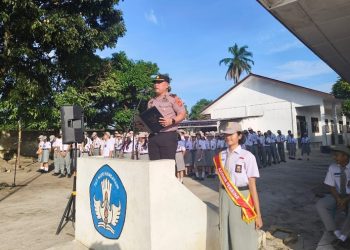 Kapolsek Siantar Marihat Himbau Siswa Siswi di SMAN 1 Jauhi Narkoba & Tawuran.