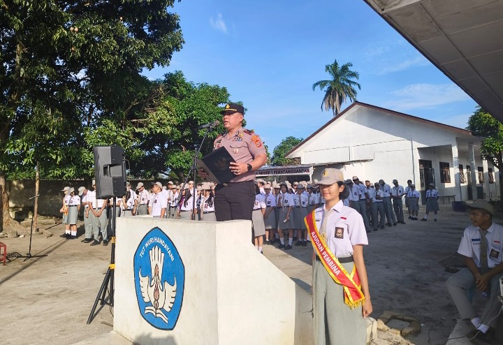 Kapolsek Siantar Marihat Himbau Siswa Siswi di SMAN 1 Jauhi Narkoba & Tawuran.