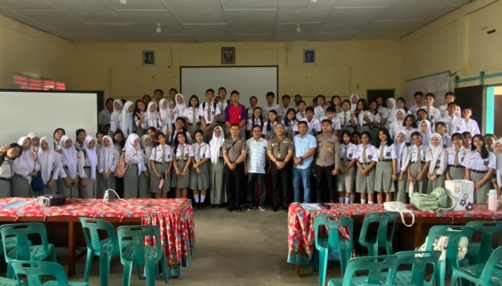 Polres Pematangsiantar Sosialisasi Program Paham AI kepada Puluhan Siswa Siswi SMA Teladan.