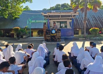 Sat Binmas Polres Pematangsiantar Police Go To School di SMPN 2.