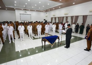 Wali Kota Pematangsiantar Wesly Silalahi, SH, MKn Diwakili Sekda Junaedi Antonius Sitanggang, SSTP, MSi Melantik & Mengambil Sumpah/ Janji 116 PNS Menjadi Pejabat Administrasi dan Fungsional di Lingkungan Pemko Pematangsiantar.