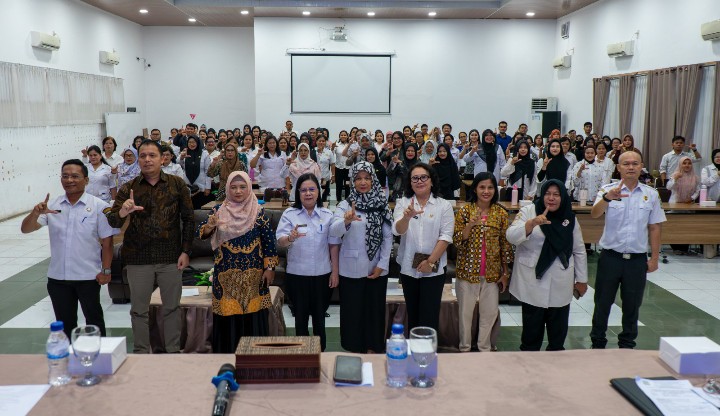 Wali Kota Pematangsiantar Wesly Silalahi, SH, MKn Diwakili Staf Ahli Bidang Pemerintahan Dra Happy Oikumenis Daely Hadiri Acara Bimtek Literasi Informasi Untuk Pustakawan, Guru, dan Pegiat Literasi Tahun 2026 Kota Pematangsiantar.