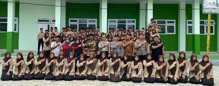 Polres Pematangsiantar Sosialisasi Program Paham AI Kepada 97 Siswa Siswi MAN Kota Pematangsiantar.