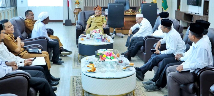 Bupati Simalungun Terima Kunjungan Silaturahmi Pengurus MUI, Bahas Hari Santri & Pengukuhan MUI.