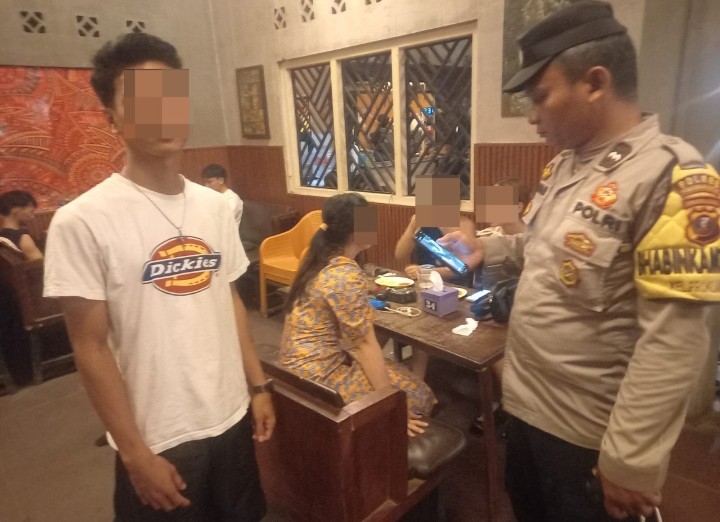 Polseķ Siantar Barat Cek TKP Dugaan Pencurian Dompet di Caffe Ucok Kopi Jalan Tenis.
