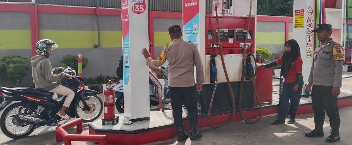 Polsek Siantar Selatan Monitoring Pengisian BBM di SPBU Wilkumnya.