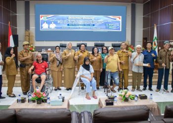 Wali Kota Pematangsiantar Wesly Silalahi, SH, MKn Diwakili Staf Ahli Bidang Pemerintahan Dra. Happy Oikumenis Daely Menghadiri Penyalurkan Bantuan Alat Kesehatan Kepada Para Lansia & Penyandang Disabilitas.