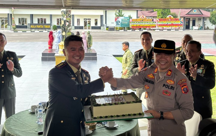 Kabag Ops Polres Simalungun Pimpin Kunjungan ke Korem 022/Pantai Timur di HUT TNI Ke - 81, Tegaskan Kekompakan TNI-Polri.